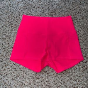 Buffbunny Melina Shorts Hibiscus (Hot Pink)